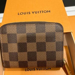Louis Vuitton zippy coin